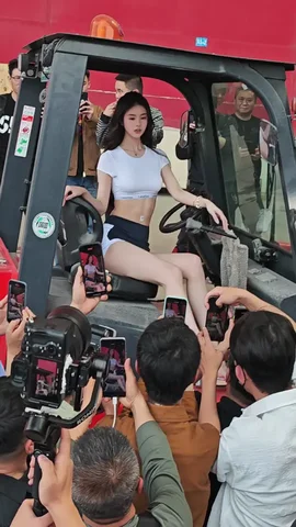 高科技少女喵
